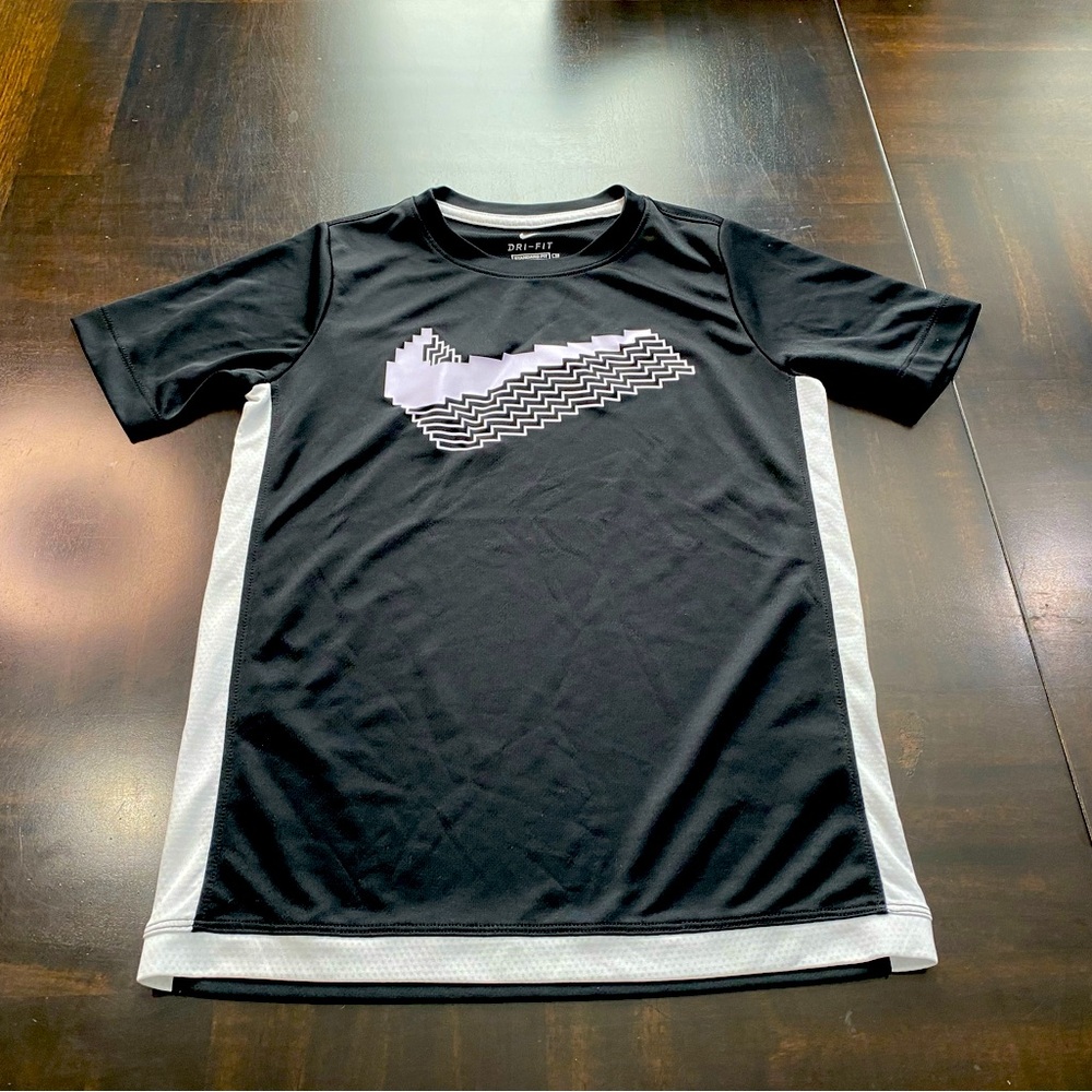 Nike' DRI-FIT Standard Fit HeatGear T-Shirt Size M